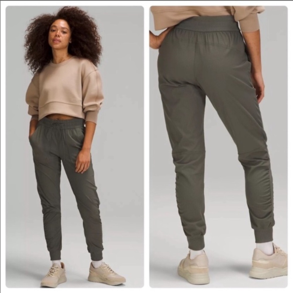 Lululemon Beyond the Studio Jogger Grey Sage size 2‎ Athleisure on the go Gorp